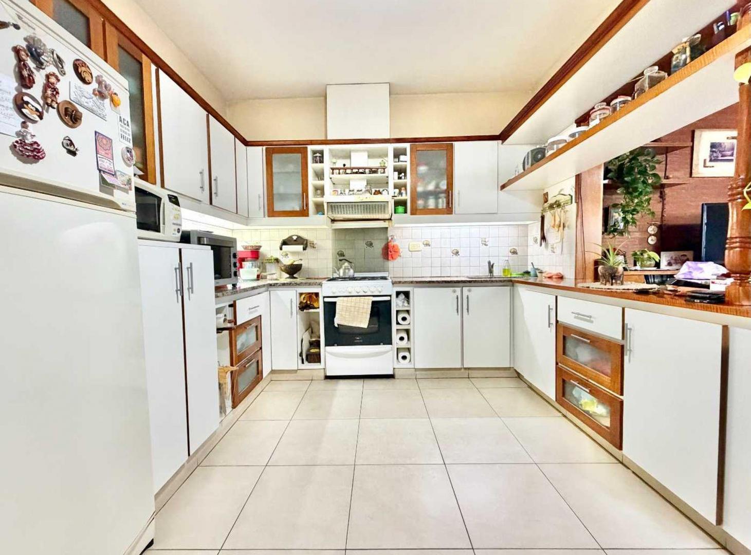 Foto de VENTA CASA 3 AMB PATIO COCH HURLINGHAM - APTO CRED, imagen 2