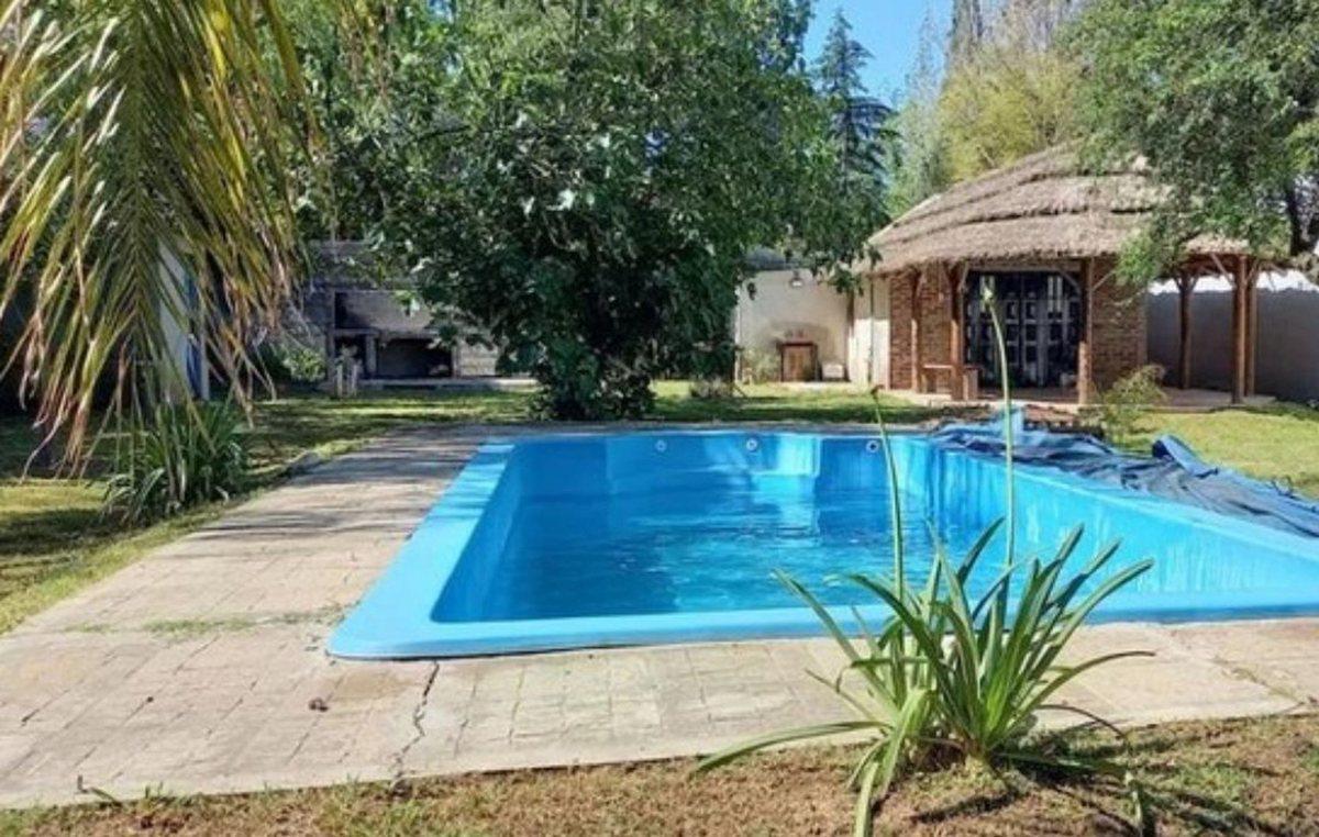Foto de VENTA QUINTA CON PILETA Y AMPLIO JARDIN - 900m2, imagen 4