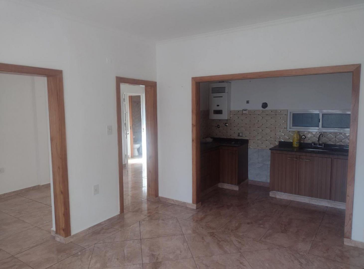Foto de Venta Casa 6 Amb, Zarate, c/cochera + local comerc, imagen 3
