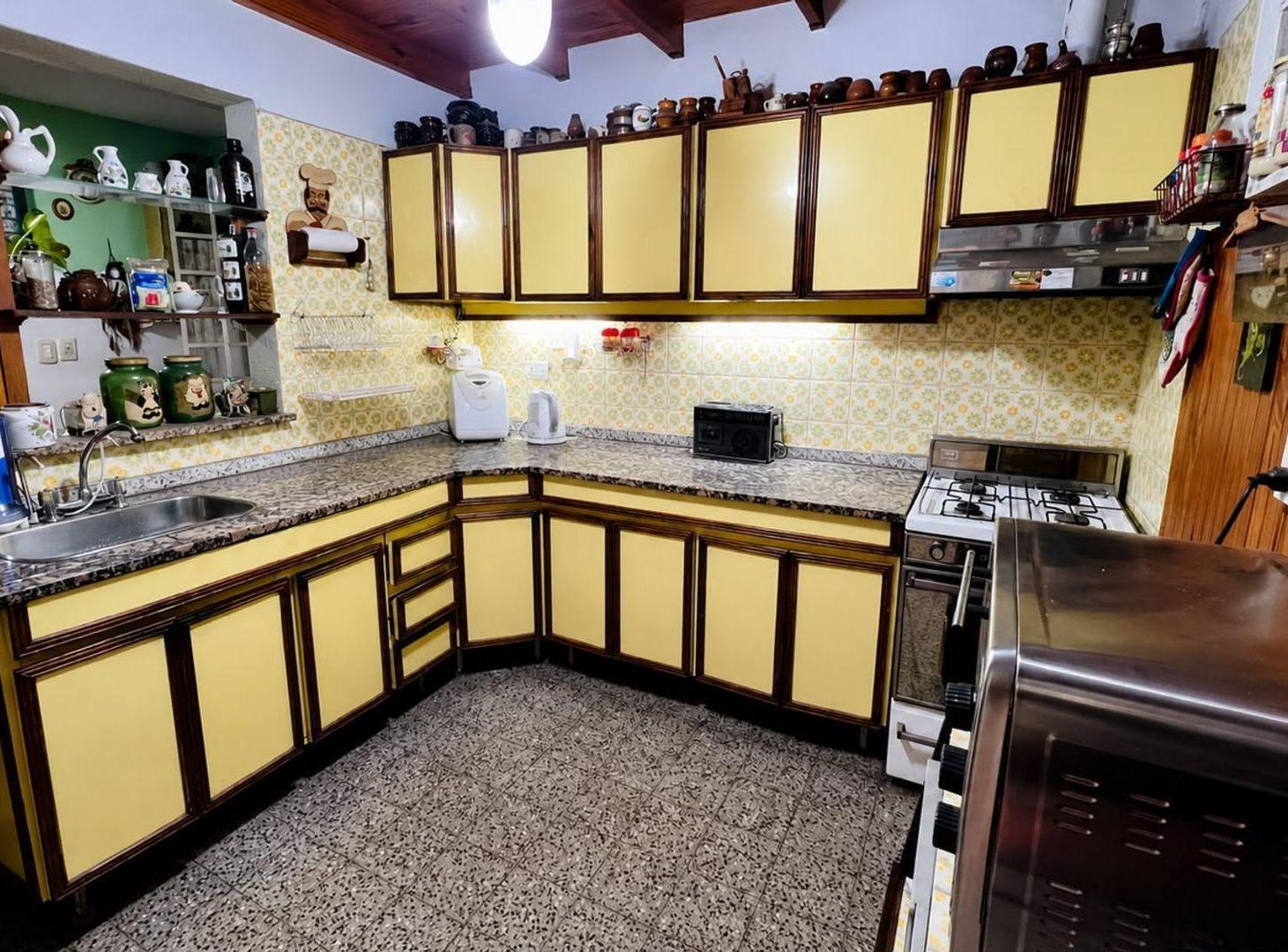 Foto de VENTA CASA - 4 AMB - PILETA - QUINCHO - EL PALOMAR, imagen 4