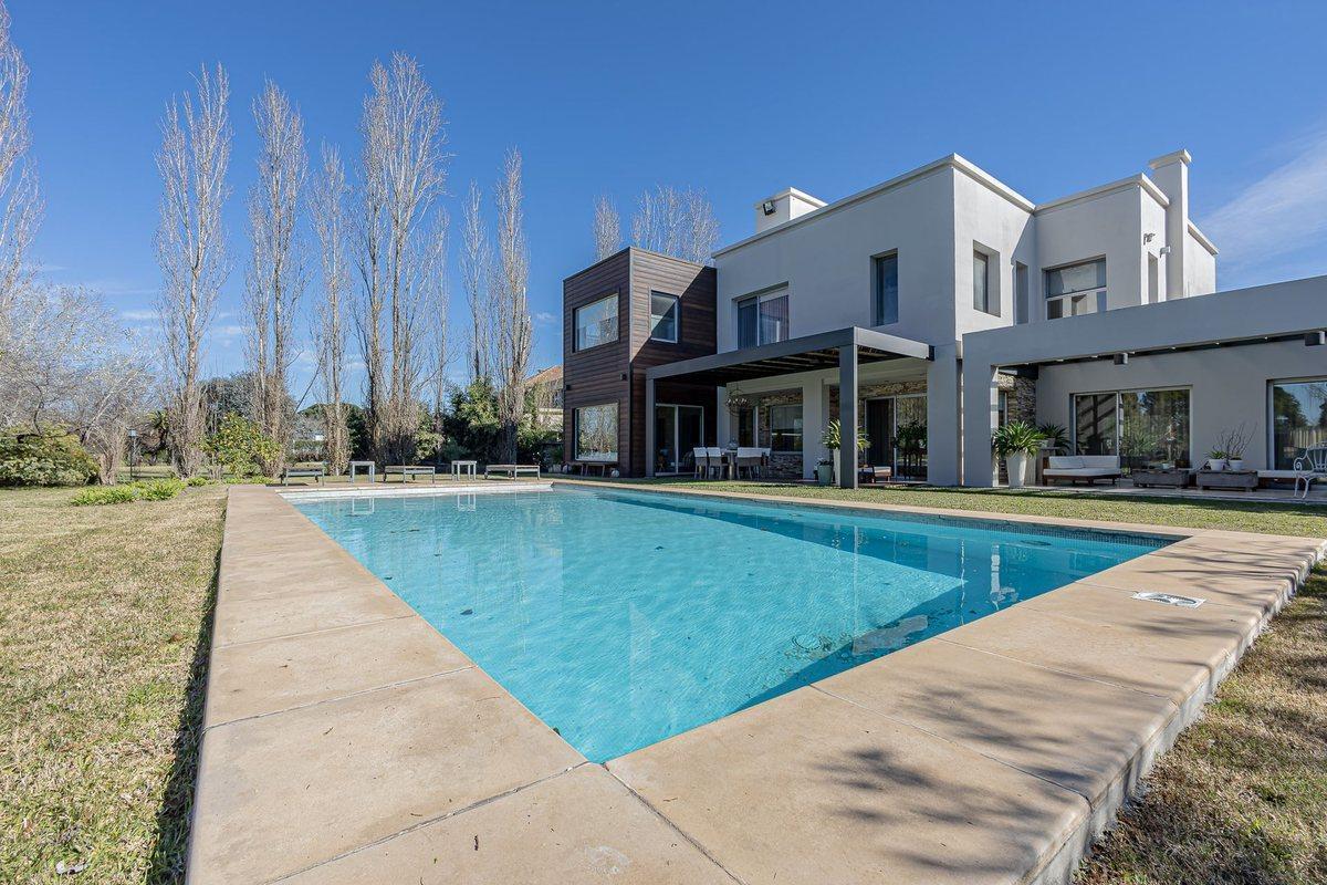 Foto de Venta hermosa casa de 6 Amb - Los Pingüinos, imagen 2