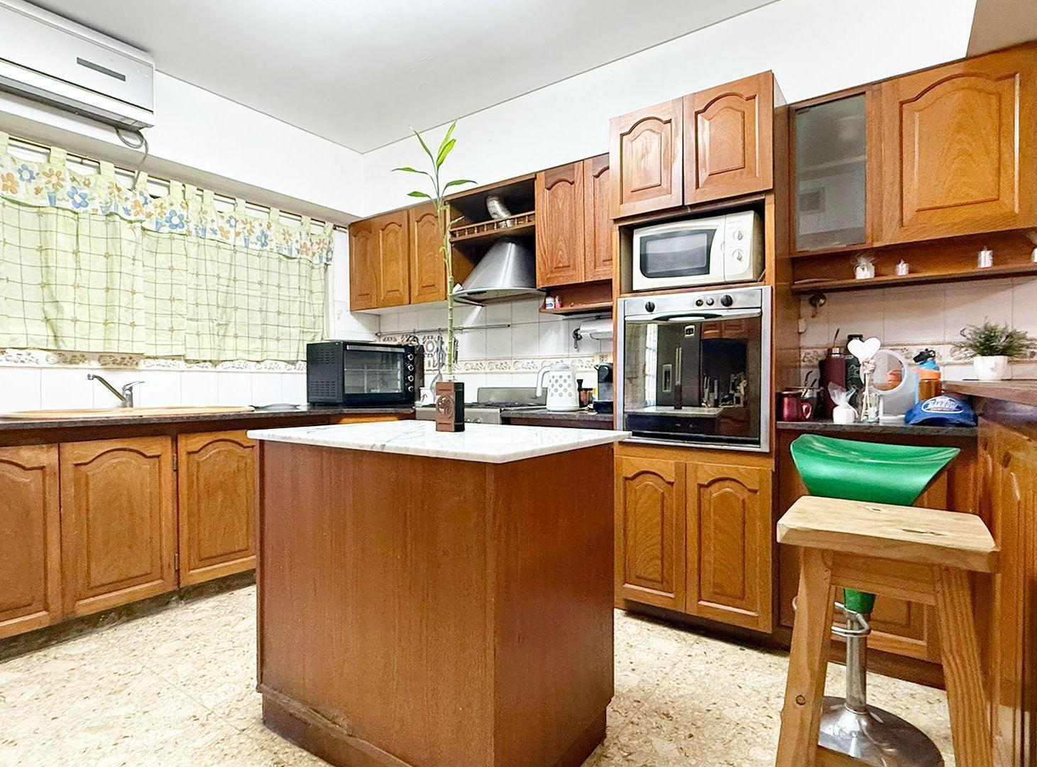 Foto de VENTA CASA 4 AMB HURLINGHAM LOTE 440 M2 C/ PILETA, imagen 2