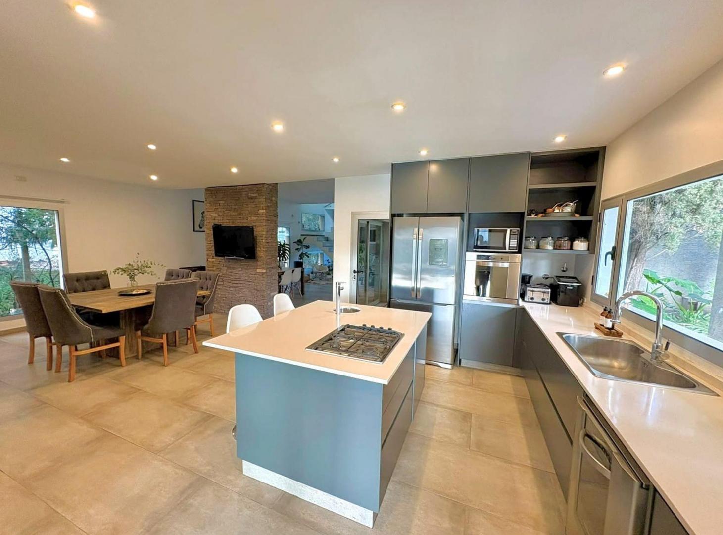 Foto de VENTA CASA 5 AMB PARQUE LELOIR PISCINA, imagen 2