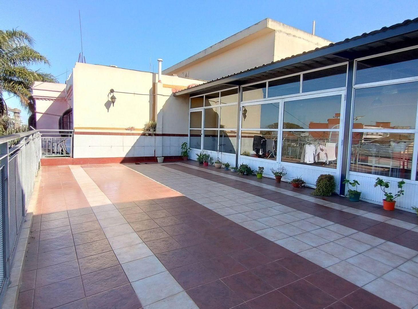 Foto de VENTA PH + LOCAL SAN JUSTO 4 AMB LUMINOSO, imagen 2