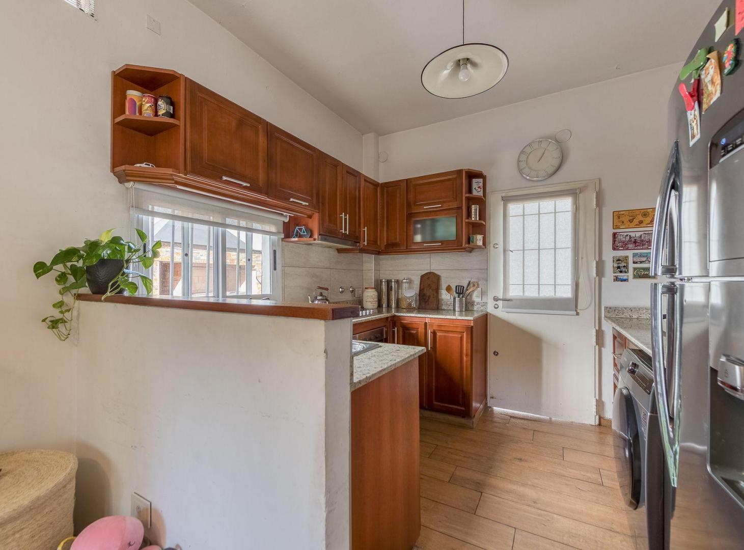 Foto de Venta Casa 2Amb, Hurlingham, Barrio Ingles. C/pati, imagen 3