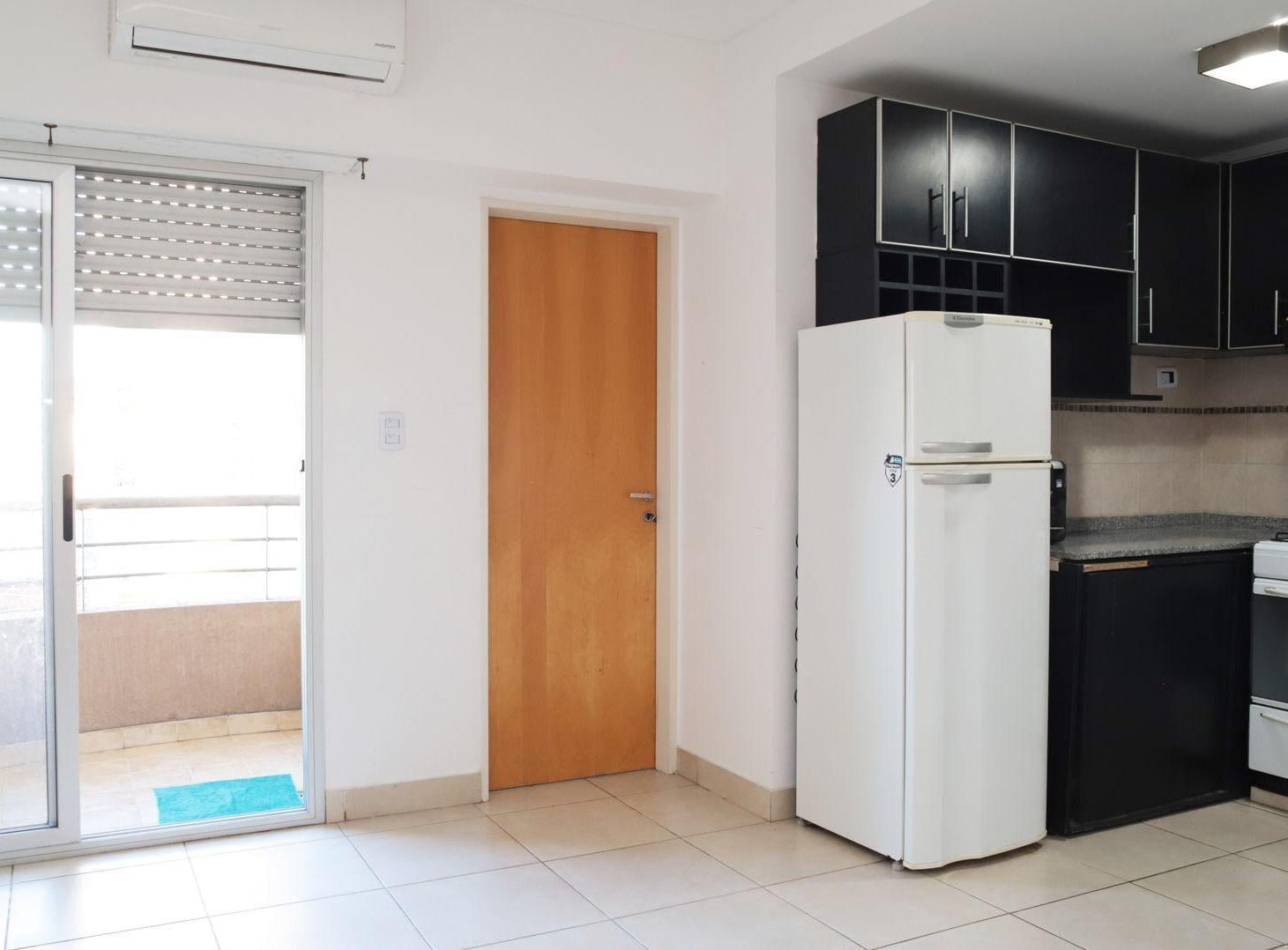 Foto de VENTA DEPTO. 2 AMB. C/ COCHERA, MORON CENTRO, imagen 2