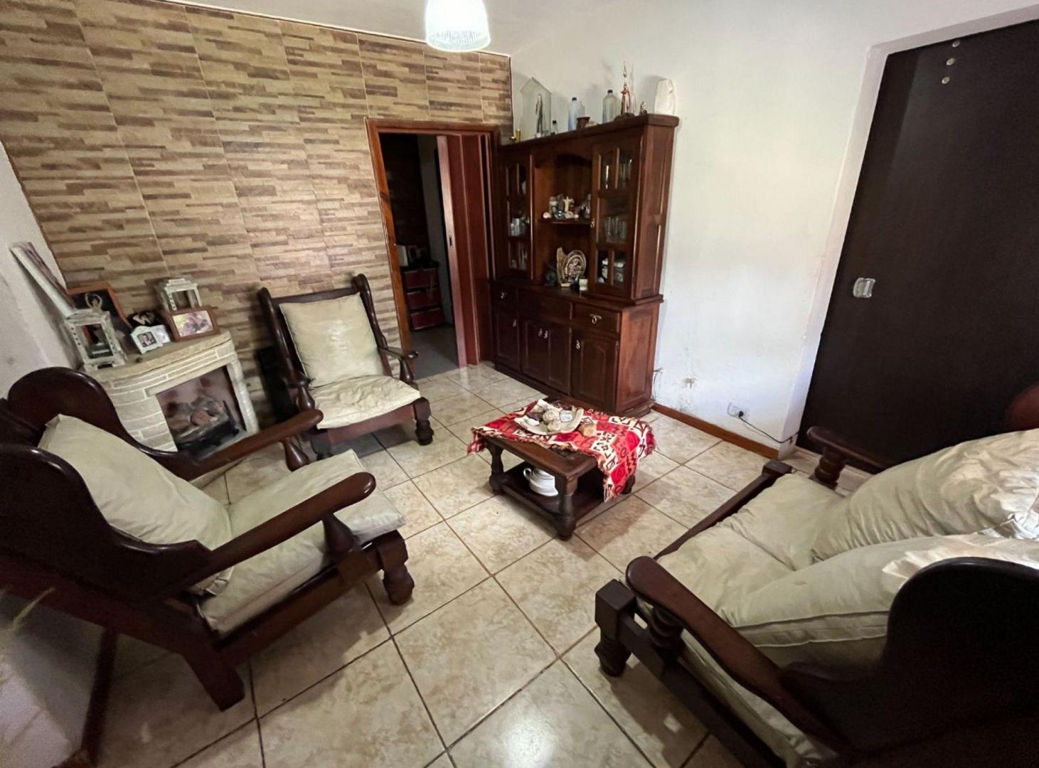 Foto de CASA 4 AMBIENTES + DEPTO 4 AMB EN VENTA MERLO, imagen 2