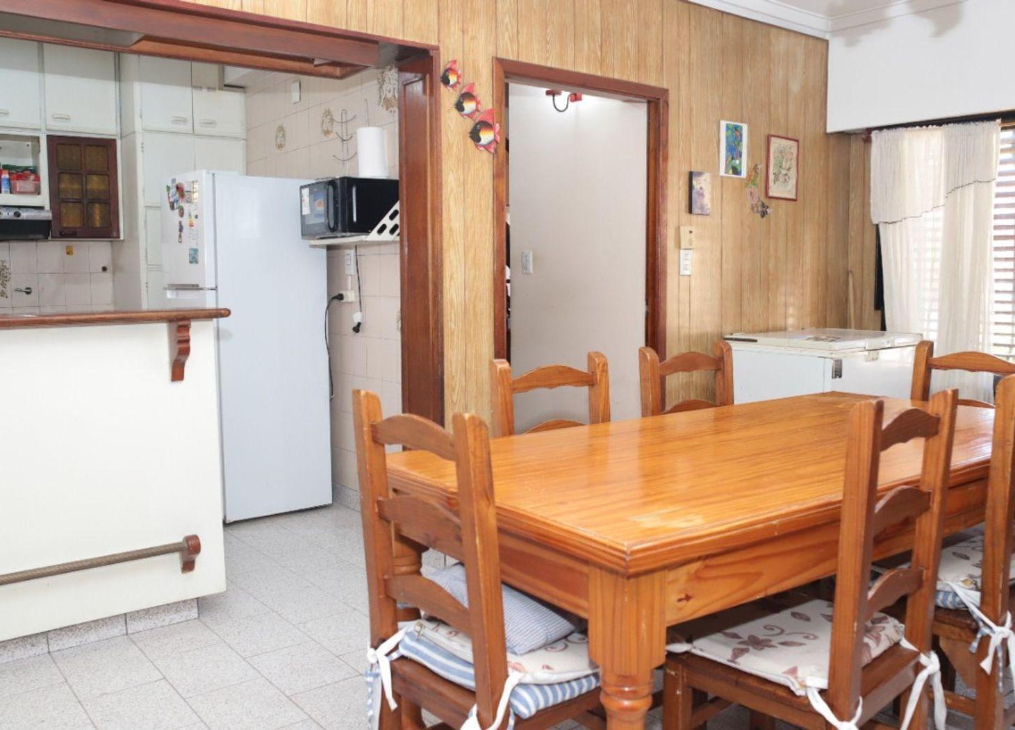 Foto de VENTA DE CASA CHALET DE 4 AMB. EN ISIDRO CASANOVA, imagen 2