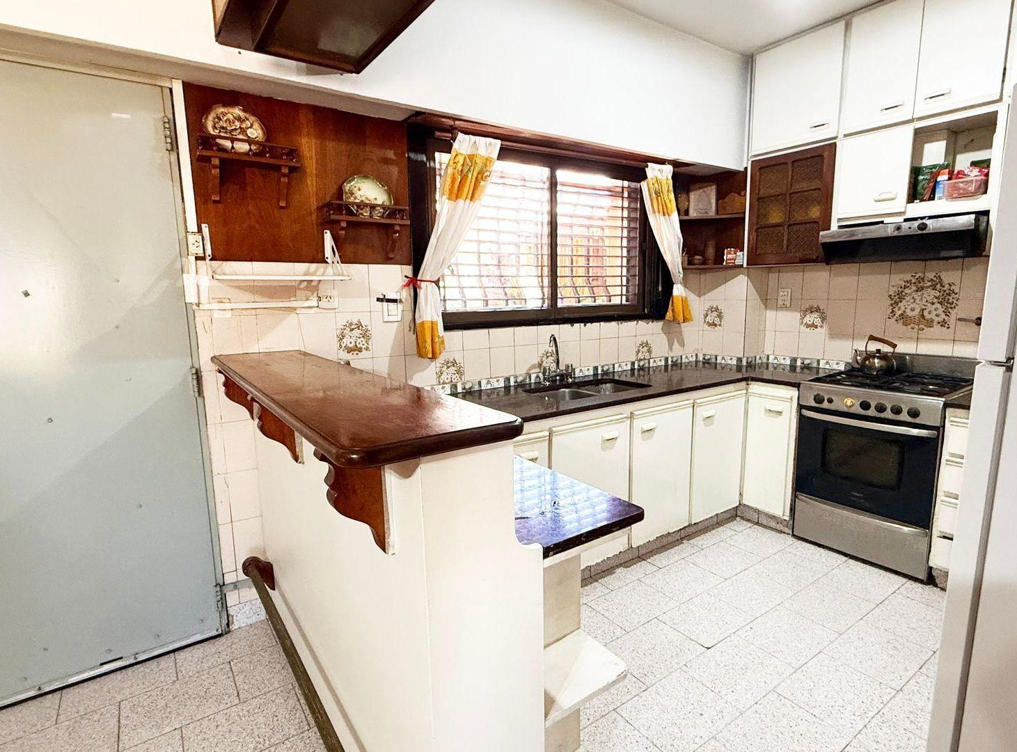 Foto de VENTA DE CASA CHALET DE 4 AMB. EN ISIDRO CASANOVA, imagen 4
