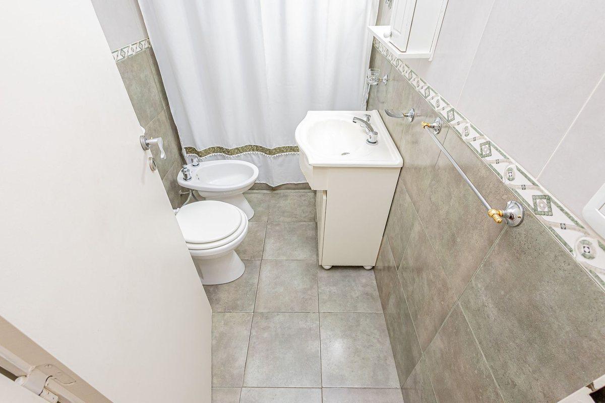 Foto de VENTA SOLIDA CASA CASTELAR 4 AMB 300M DE ESTACION, imagen 3