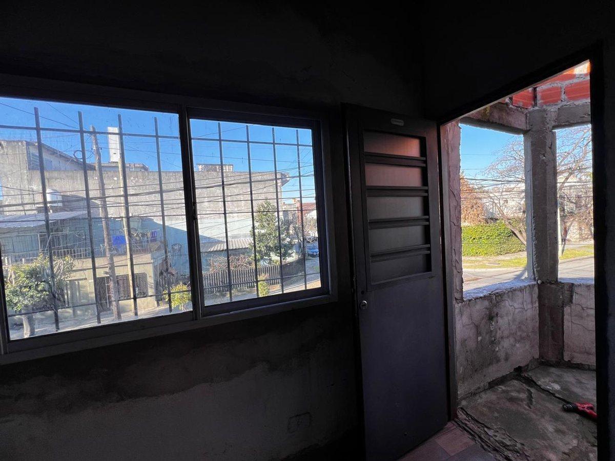 Foto de VENTA PH 3 AMB PALOMAR A REFACCIONAR, imagen 5