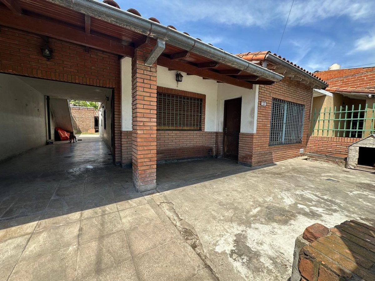 Foto de VENTA CASA 5 AMBIENTES /QUINCHO EN VILLA TESEI, imagen 4