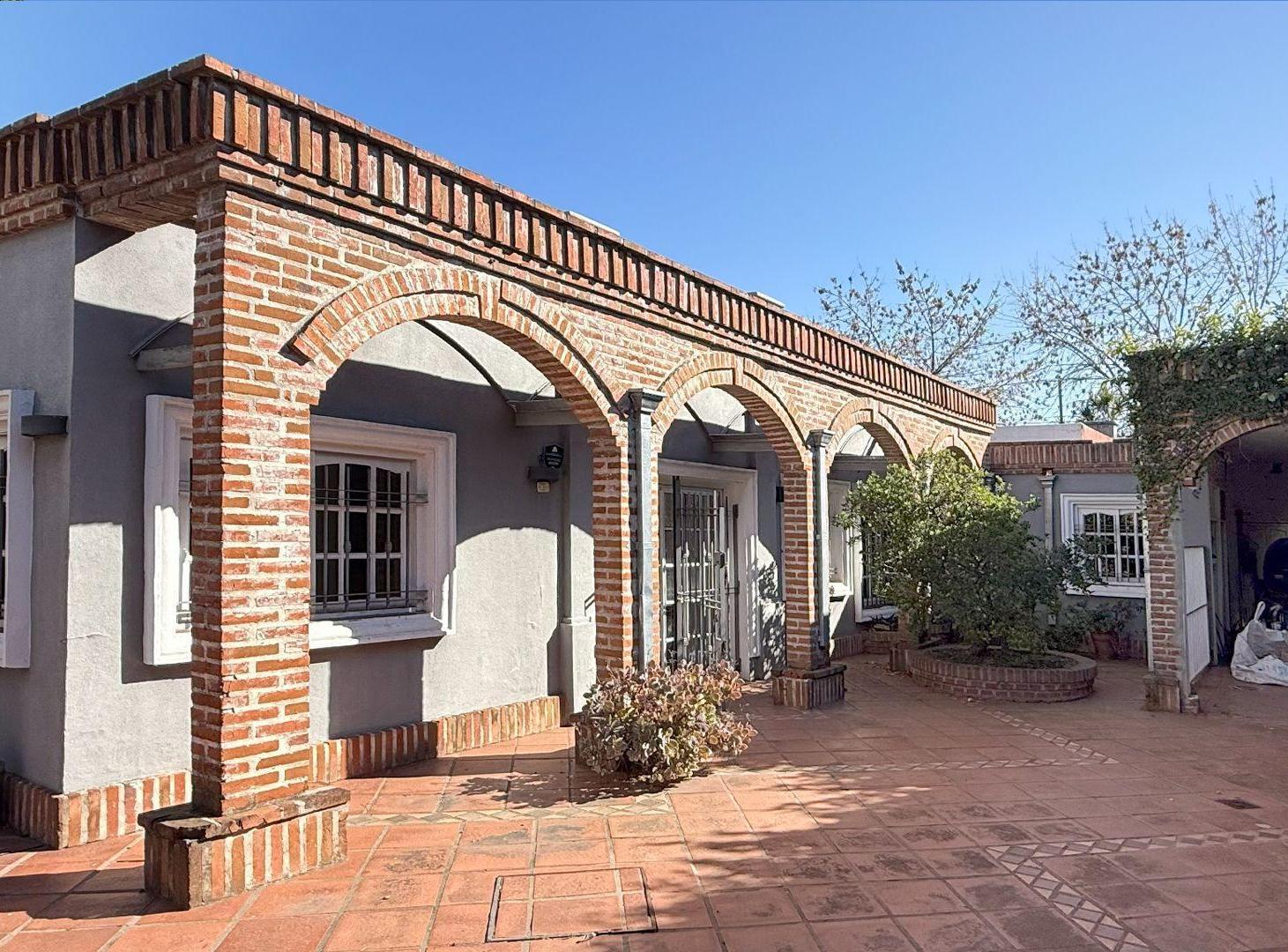 Foto de VENTA CASA 5 AMB HAEDO PILETA/QUINCHO PARQUE, imagen 1