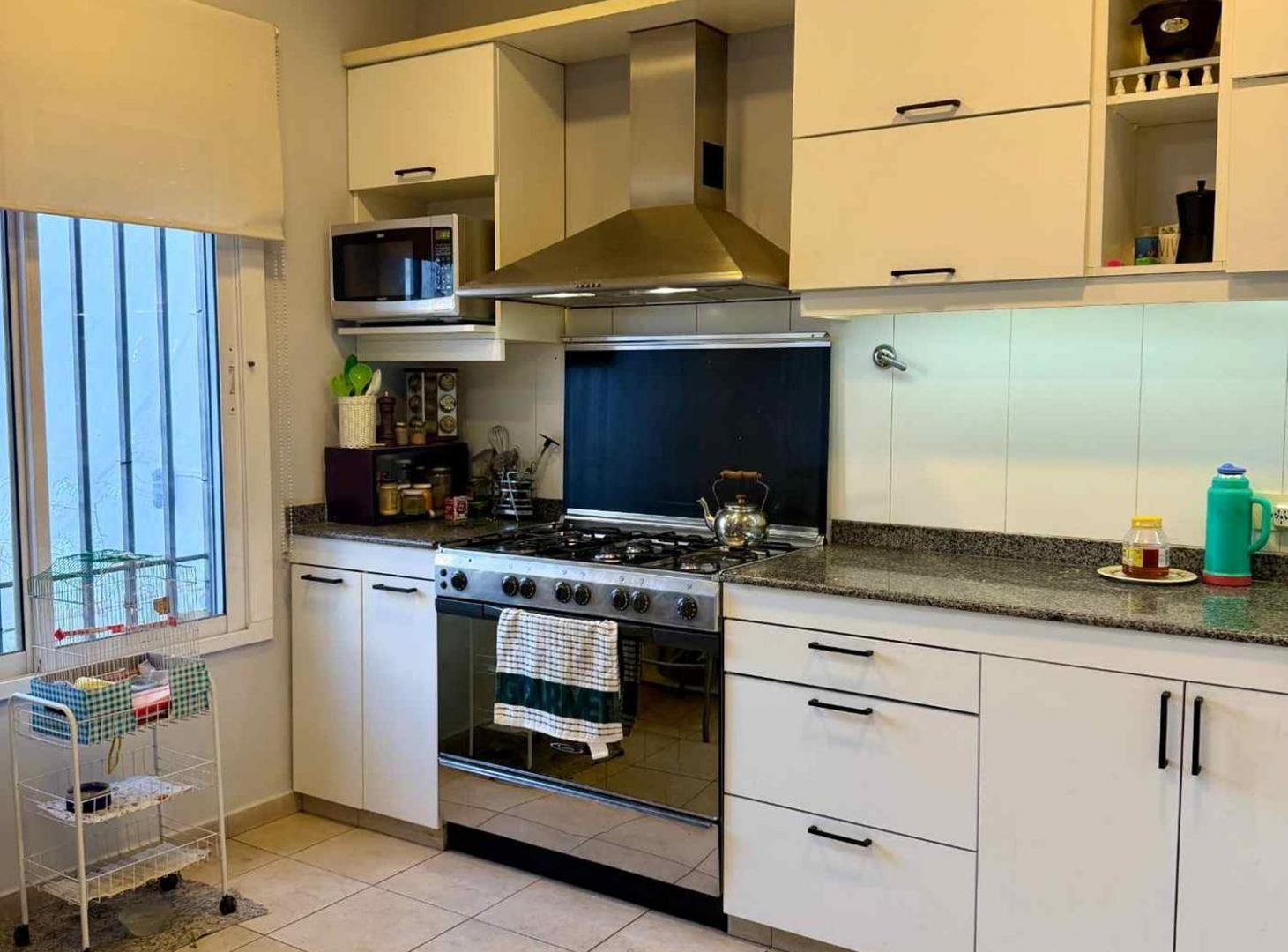 Foto de VENTA CASA 4 AMBIENTES c/COCHERA - PARQUE- QUINCHO, imagen 3