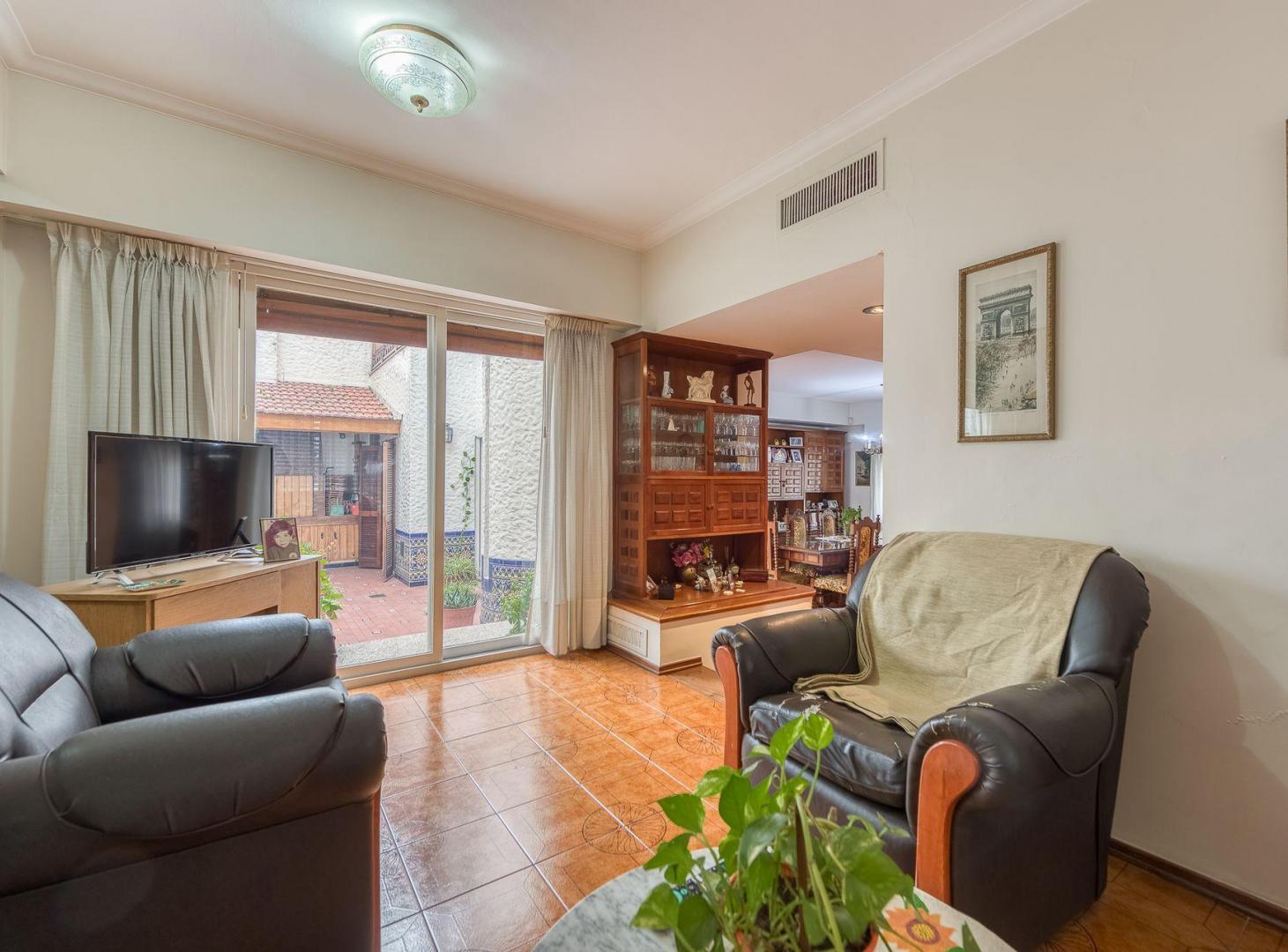 Foto de VENTA CASA 5 AMB ALMAGRO, imagen 3