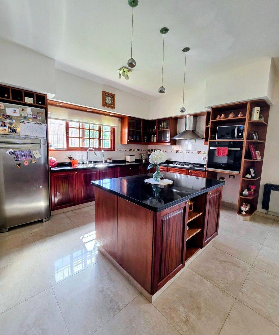 Foto de VENTA CASA 4 AMBIENTES con parque y pileta - Ramos, imagen 5