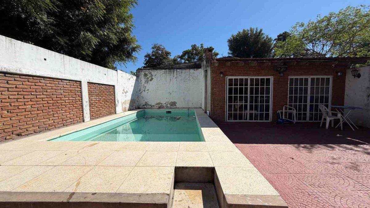 Foto de VENTA CASA MULTIFAMILIAR 4 AMB. C/PILETA Y QUINCHO, imagen 2