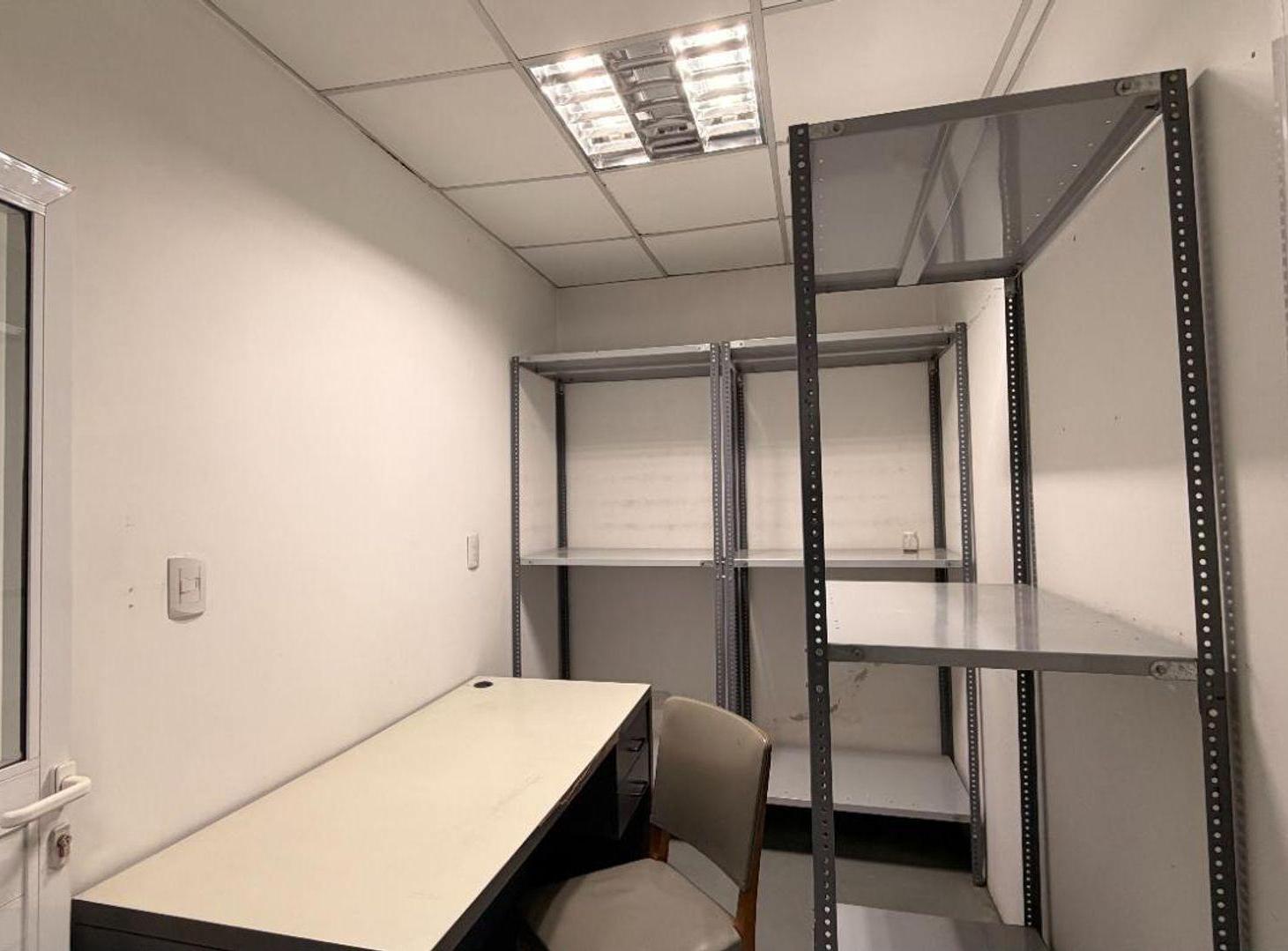 Foto de Venta depósito c/ oficinas MORON, imagen 2
