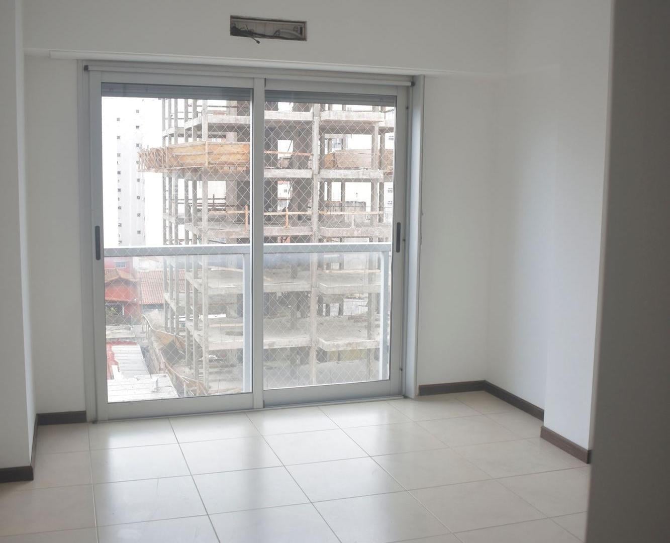 Foto de VENTA DEPTO 4 AMB MORON A ESTRENAR C/COCHERA, imagen 1