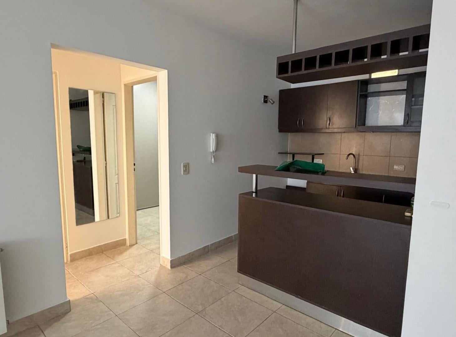 Foto de VENTA DEPTO 3 AMBIENTES EN CASTELAR - C/ COCHERA, imagen 4