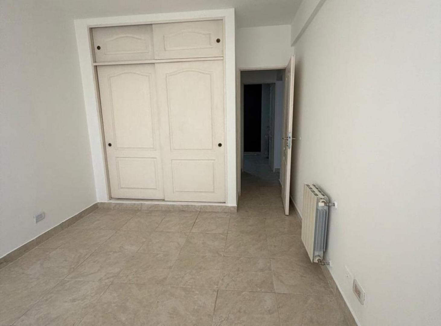 Foto de VENTA DEPTO 3 AMBIENTES EN CASTELAR - C/ COCHERA, imagen 3