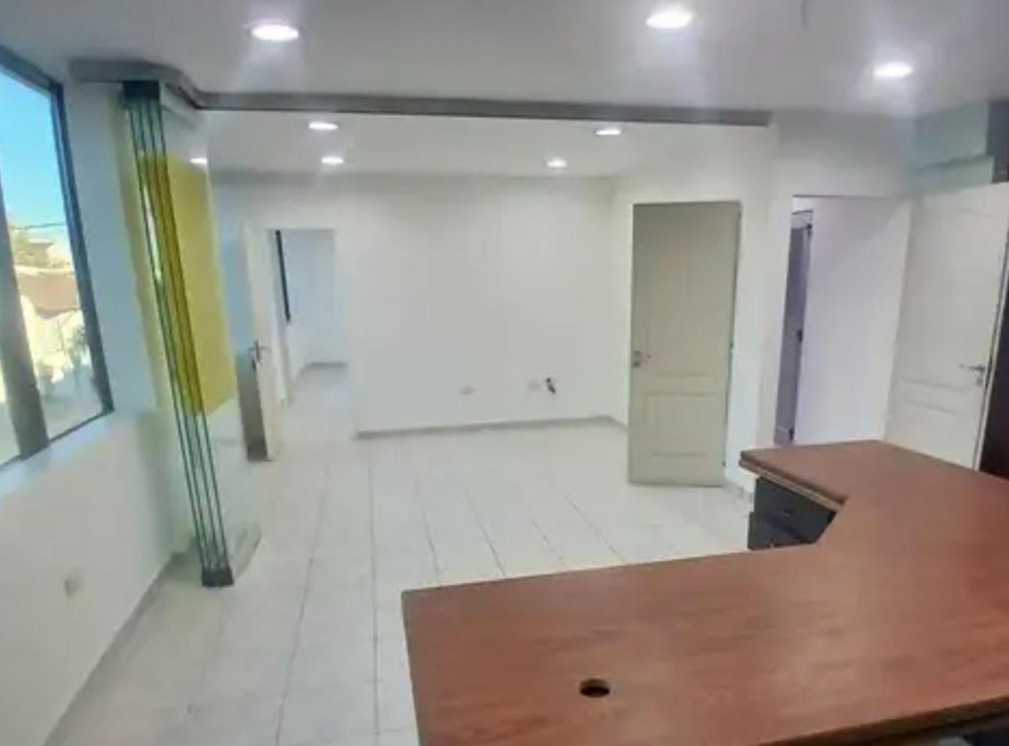 Foto de ALQUILER GALPÓN COMERCIAL CON DOBLE INGRESO -RAMOS, imagen 1