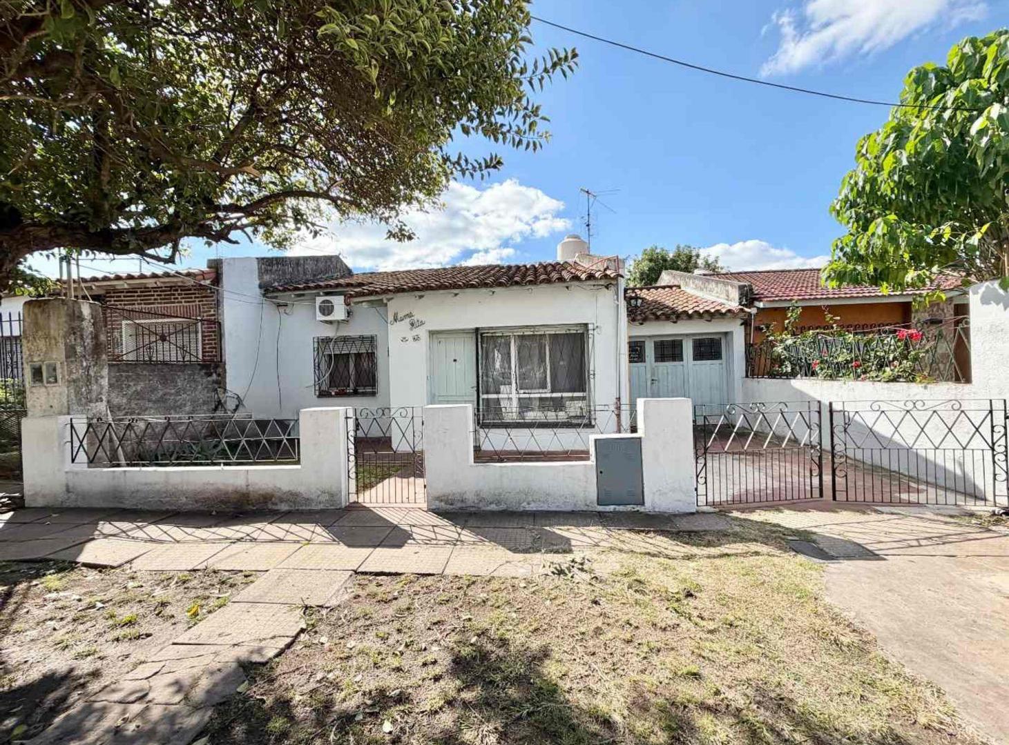 Foto de VENTA CASA 3 AMB C/COCH. V. TESEI CERCA COLECTORA, imagen 1