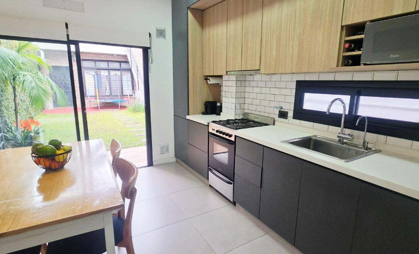 Foto de VENTA CASA 3 AMB, COCHERA, QUINCHO, V. LUZURIAGA, imagen 3