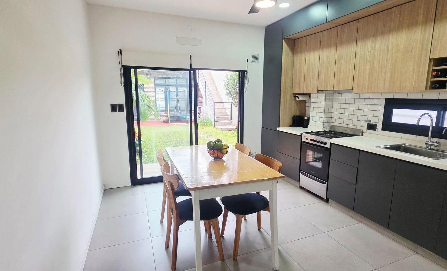 Foto de VENTA CASA 3 AMB, COCHERA, QUINCHO, V. LUZURIAGA, imagen 1