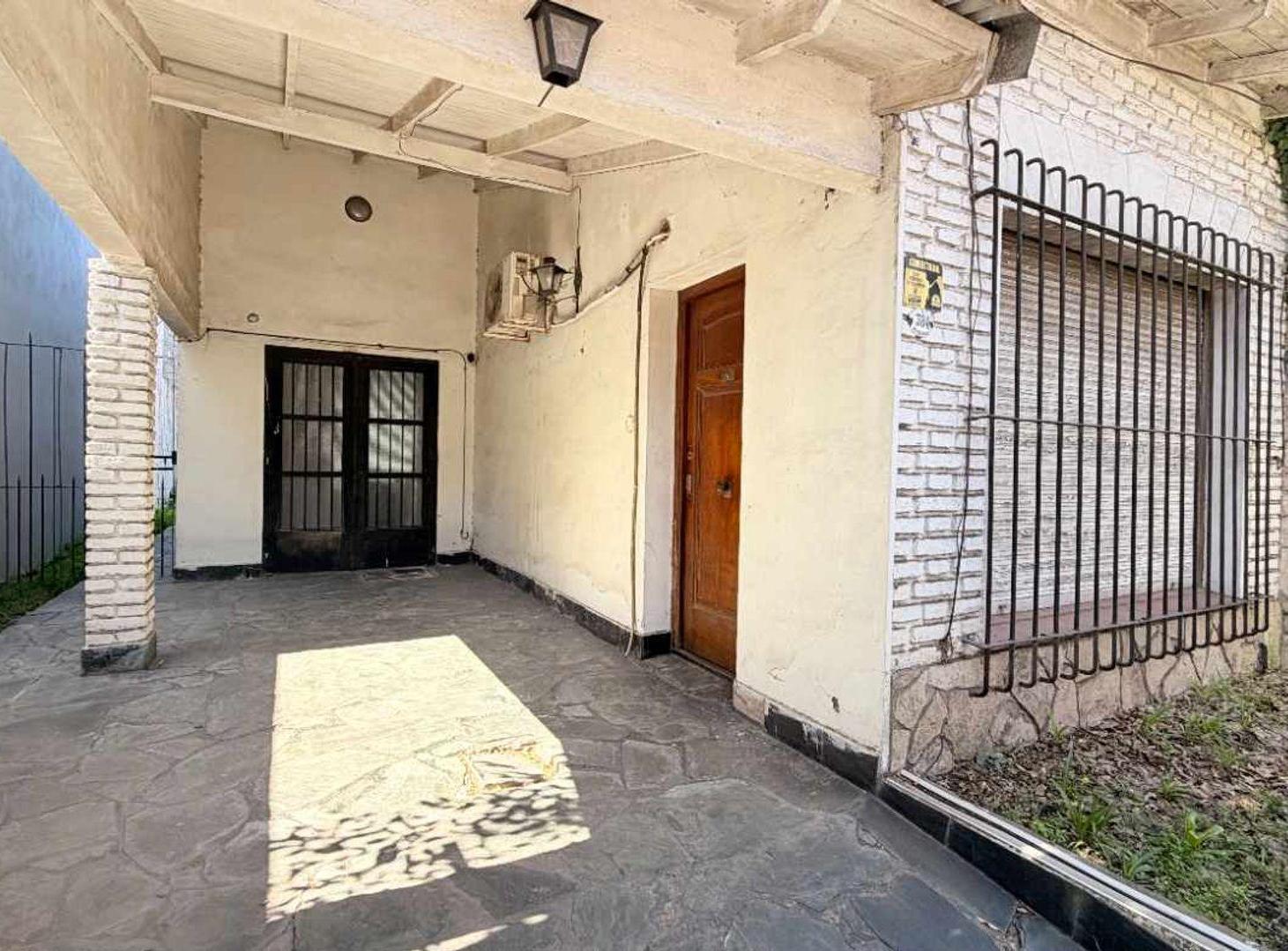 Foto de Venta Casa 3 amb - Morón - Garage- Jardín-Exc Ubic, imagen 3