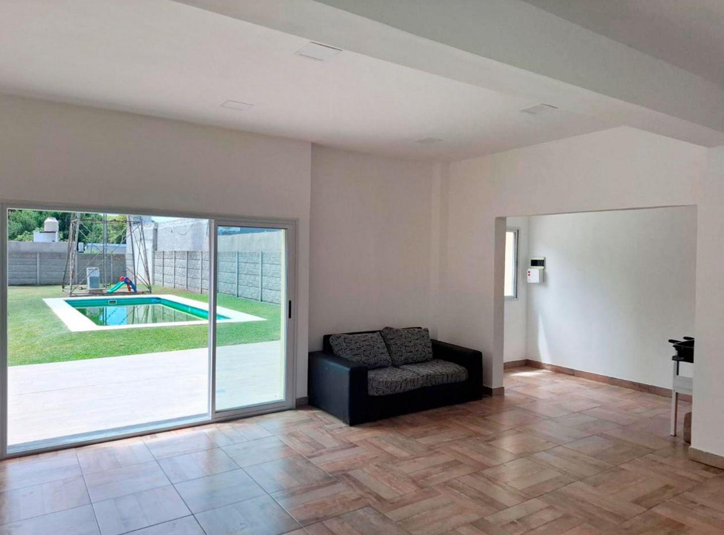Foto de VENTA CASA TIPO LOFT LA REJA CON PILETA- IMPECABLE, imagen 2