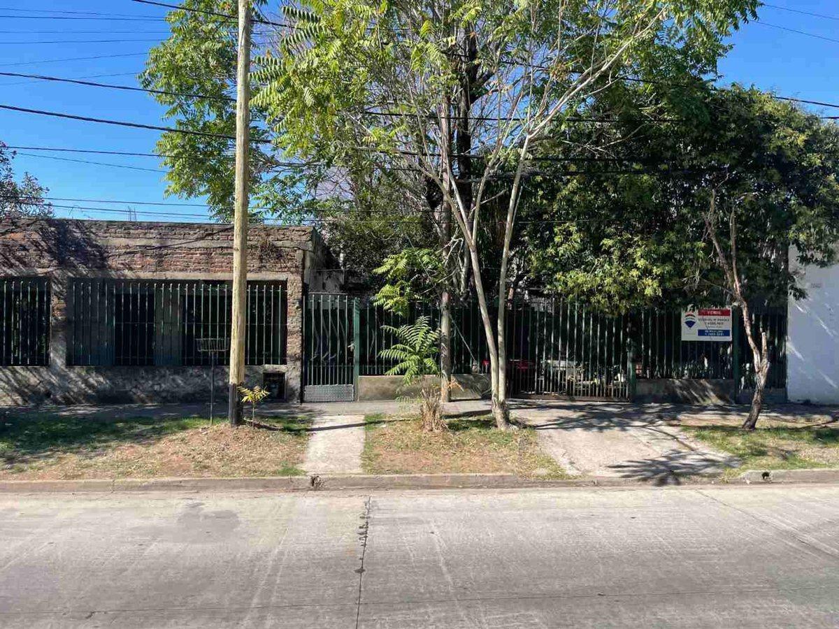 Foto de Venta Casa 3 Amb, Hurlingham. c/Local. Gran Lote, imagen 1