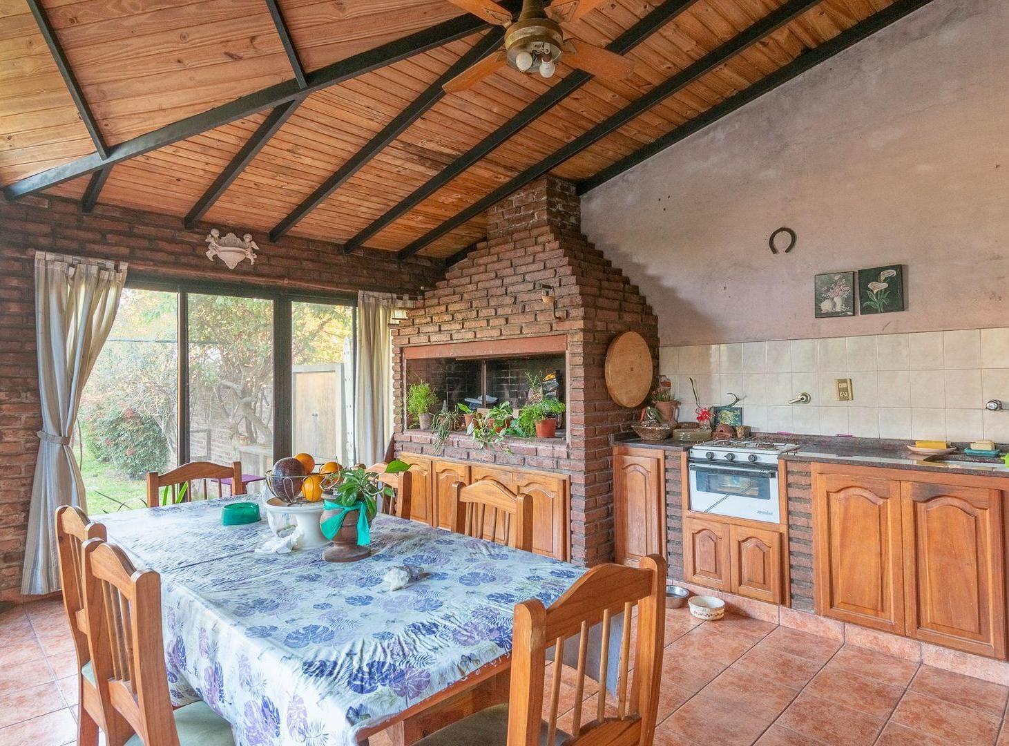 Foto de VENTA PH TIPO CASA HAEDO NORTE C/PILETA Y PARQUE, imagen 2