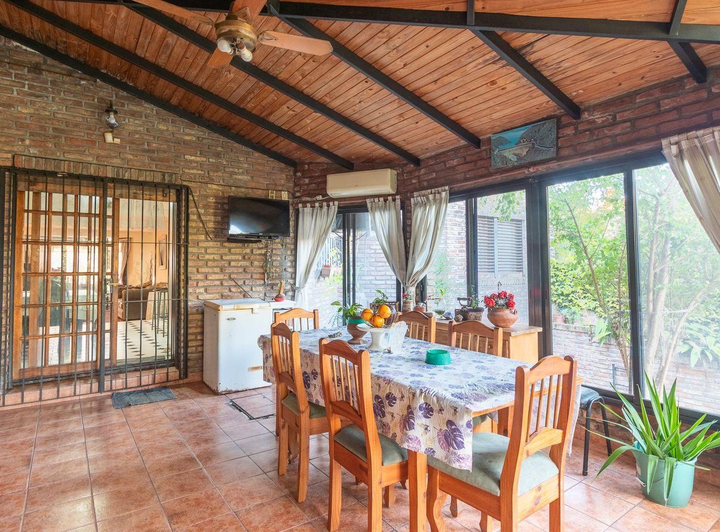Foto de VENTA PH TIPO CASA HAEDO NORTE C/PILETA Y PARQUE, imagen 3