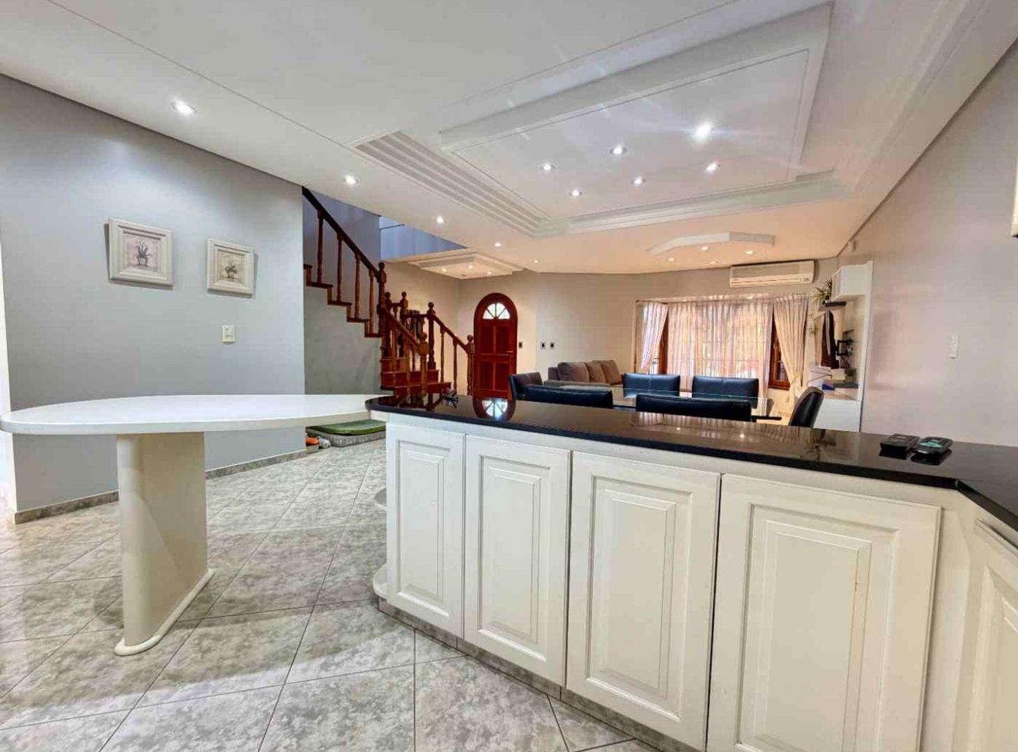 Foto de Casa 4 Amb Palomar –Coch. 2/3 autos-Quincho-Jardín, imagen 3