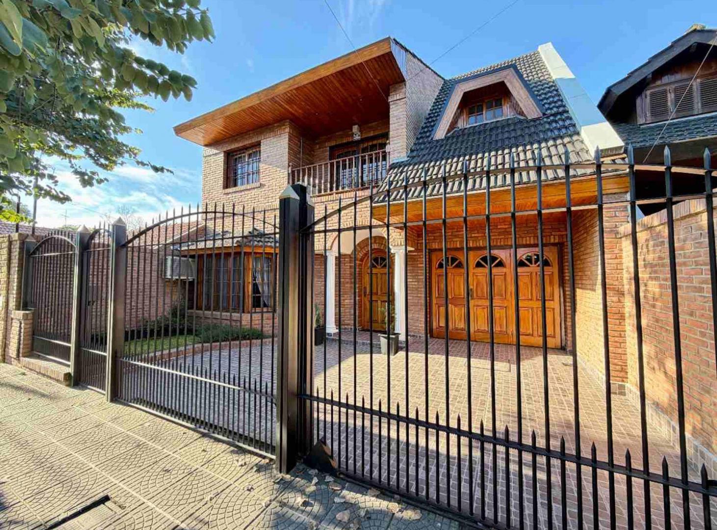 Foto de Casa 4 Amb Palomar –Coch. 2/3 autos-Quincho-Jardín, imagen 1