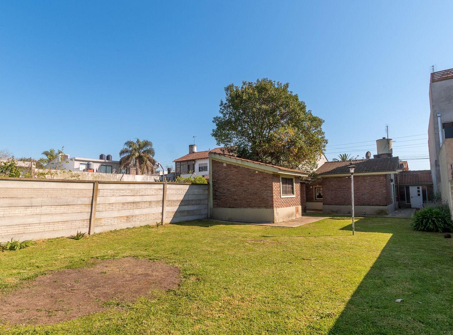 Foto de VENTA CASA 4AMB C/ PARQUE EN CASTELAR, imagen 2