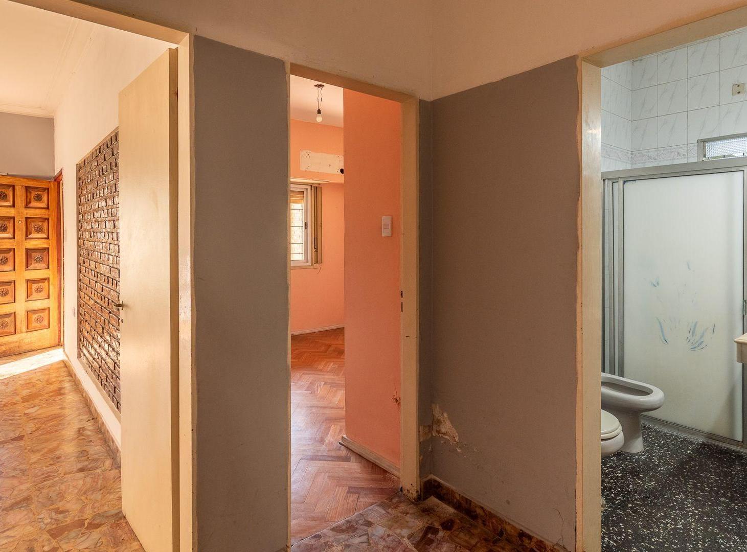 Foto de VENTA CASA 4AMB C/ PARQUE EN CASTELAR, imagen 1