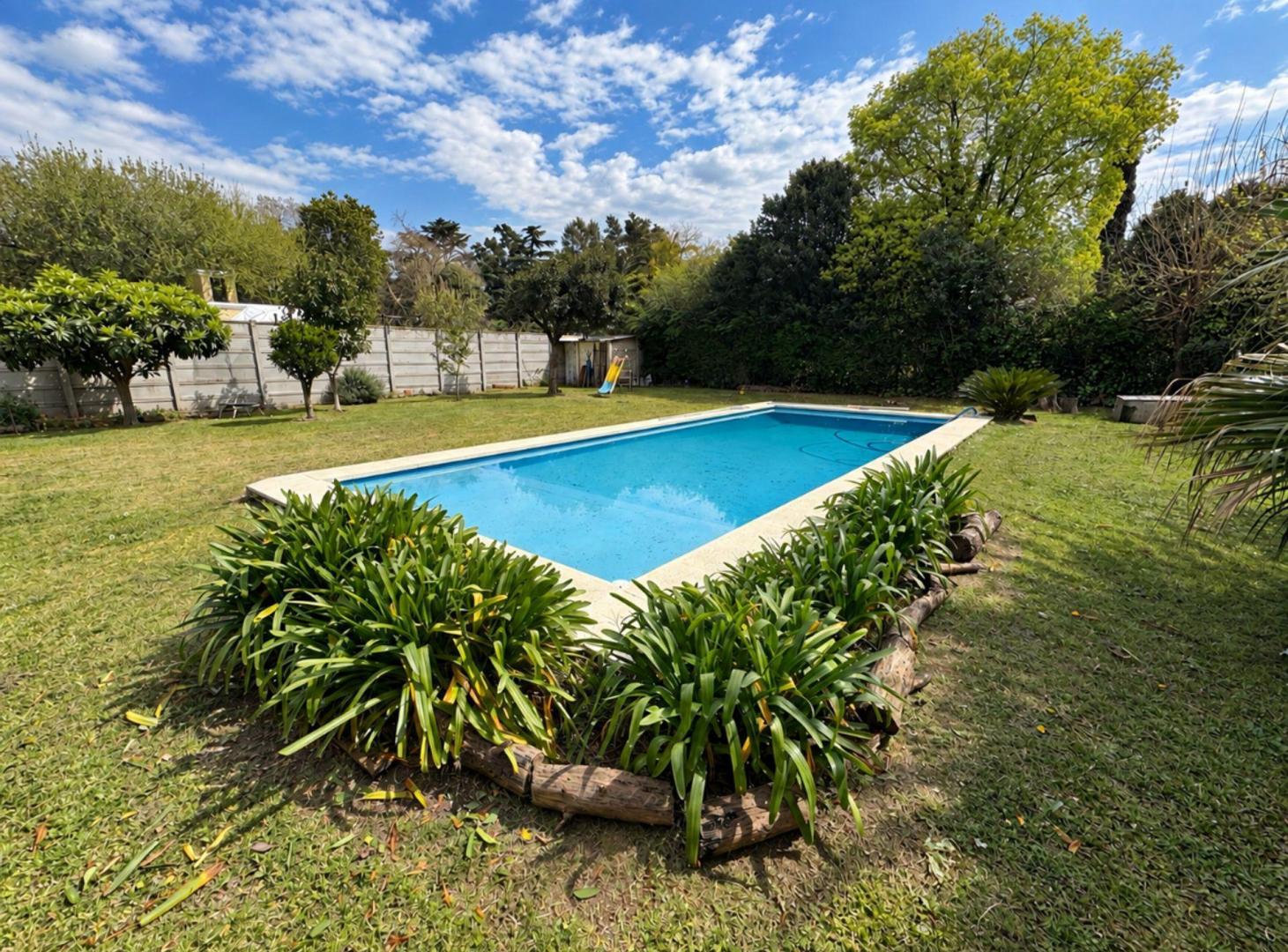 Foto de CASA 4 AMBIENTES EN VENTA PARQUE Y PILETA MORENO, imagen 1