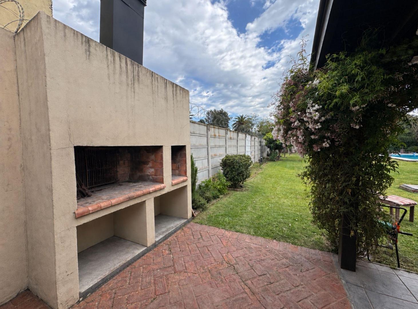 Foto de CASA 4 AMBIENTES EN VENTA PARQUE Y PILETA MORENO, imagen 5