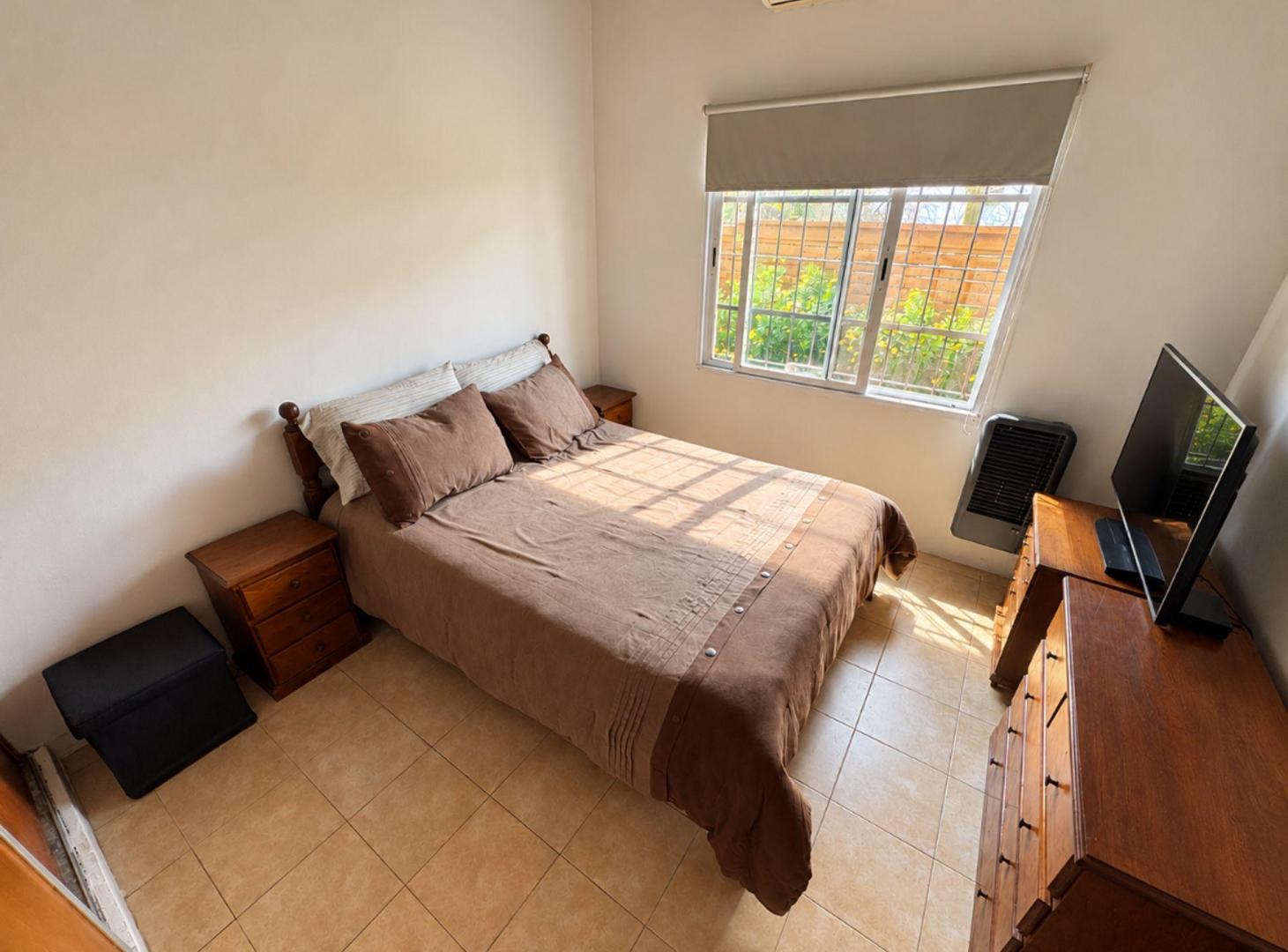 Foto de CASA 4 AMBIENTES EN VENTA PARQUE Y PILETA MORENO, imagen 4