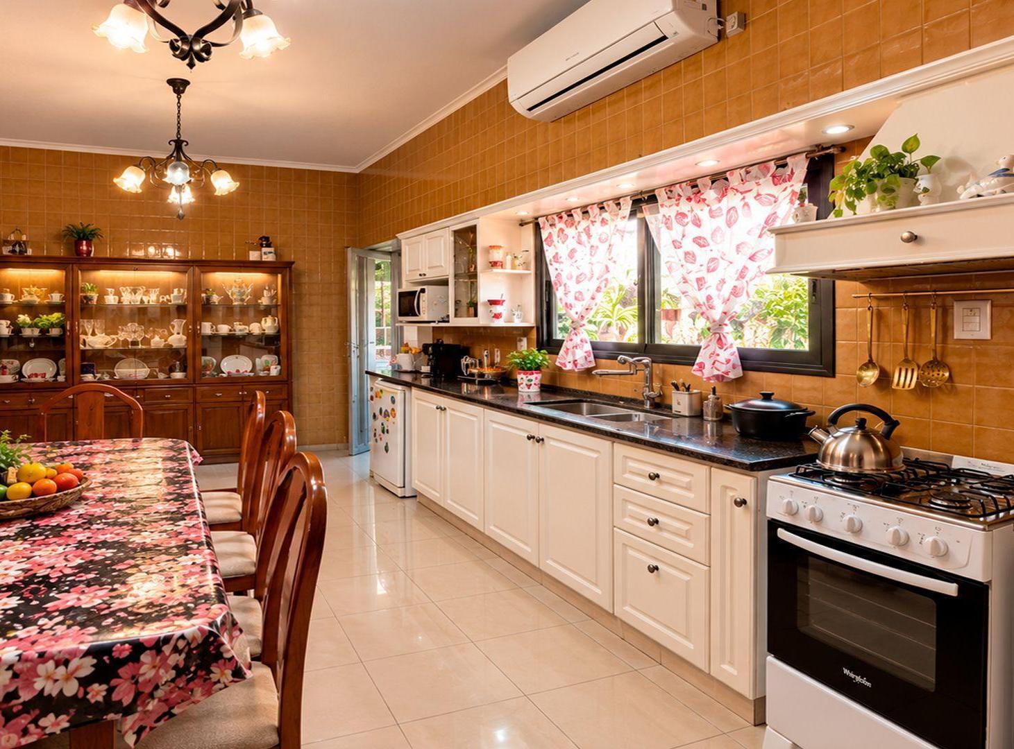 Foto de VENTA CASA 5 AMB VILLA TESEI C/ GALPON P/, imagen 5
