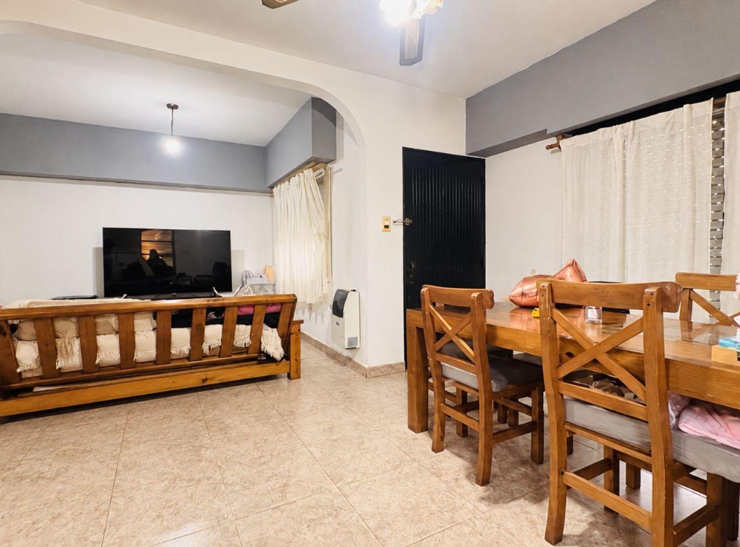 Foto de Venta Haedo Casa 4 dorm. cochera y patio, imagen 2
