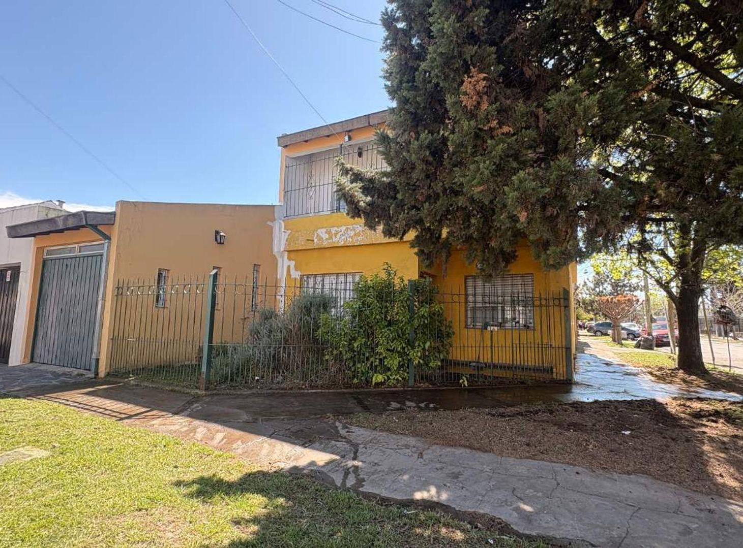Foto de Venta Haedo Casa 4 dorm. cochera y patio, imagen 1