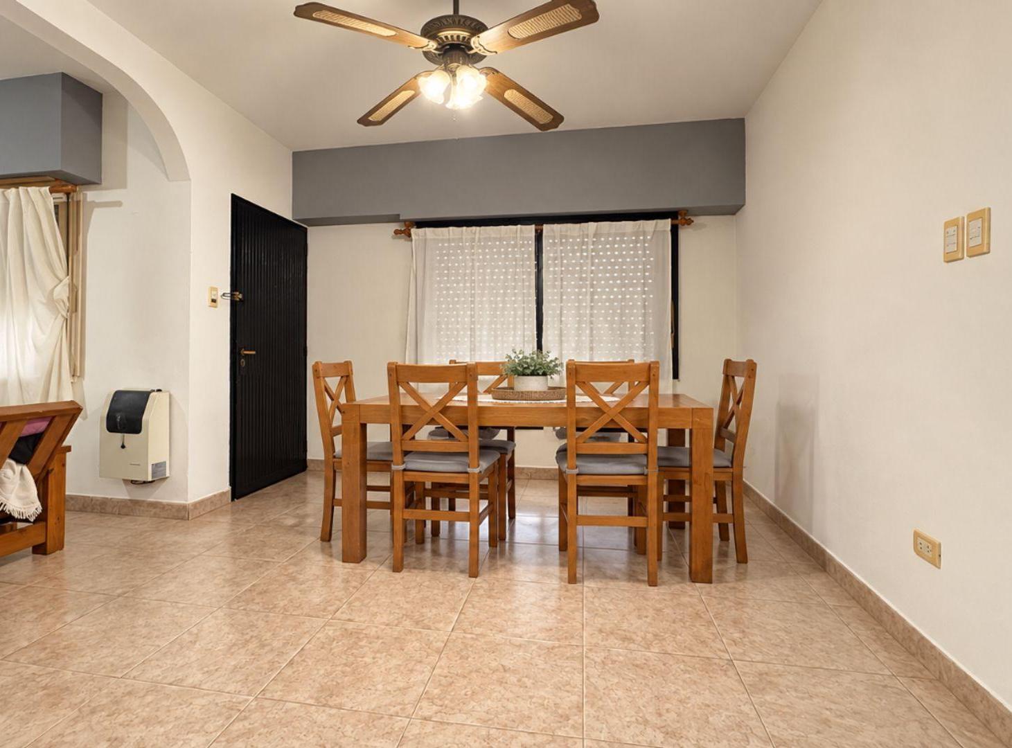 Foto de Venta Haedo Casa 4 dorm. cochera y patio, imagen 3