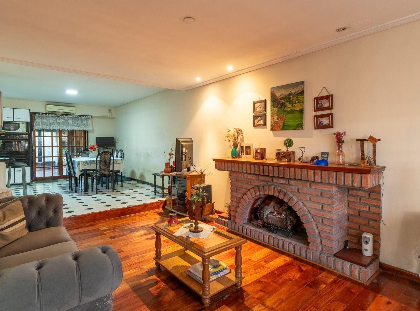 Foto de VENTA PH TIPO CASA HAEDO NORTE C/PILETA Y PARQUE, imagen 1