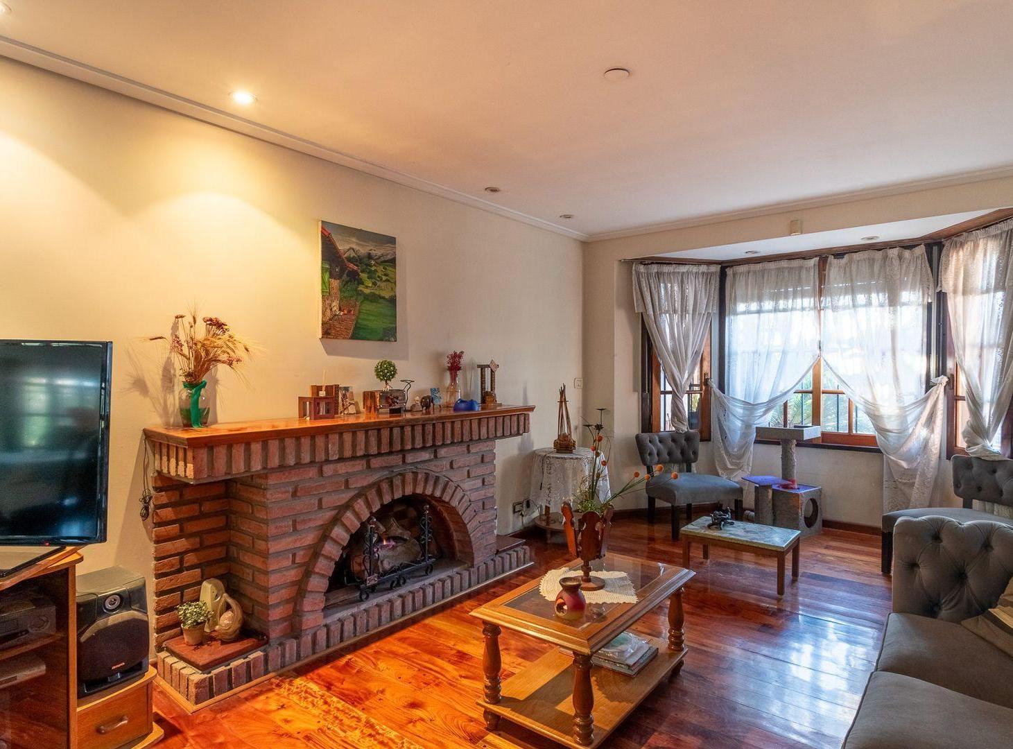 Foto de VENTA PH TIPO CASA HAEDO NORTE C/PILETA Y PARQUE, imagen 5