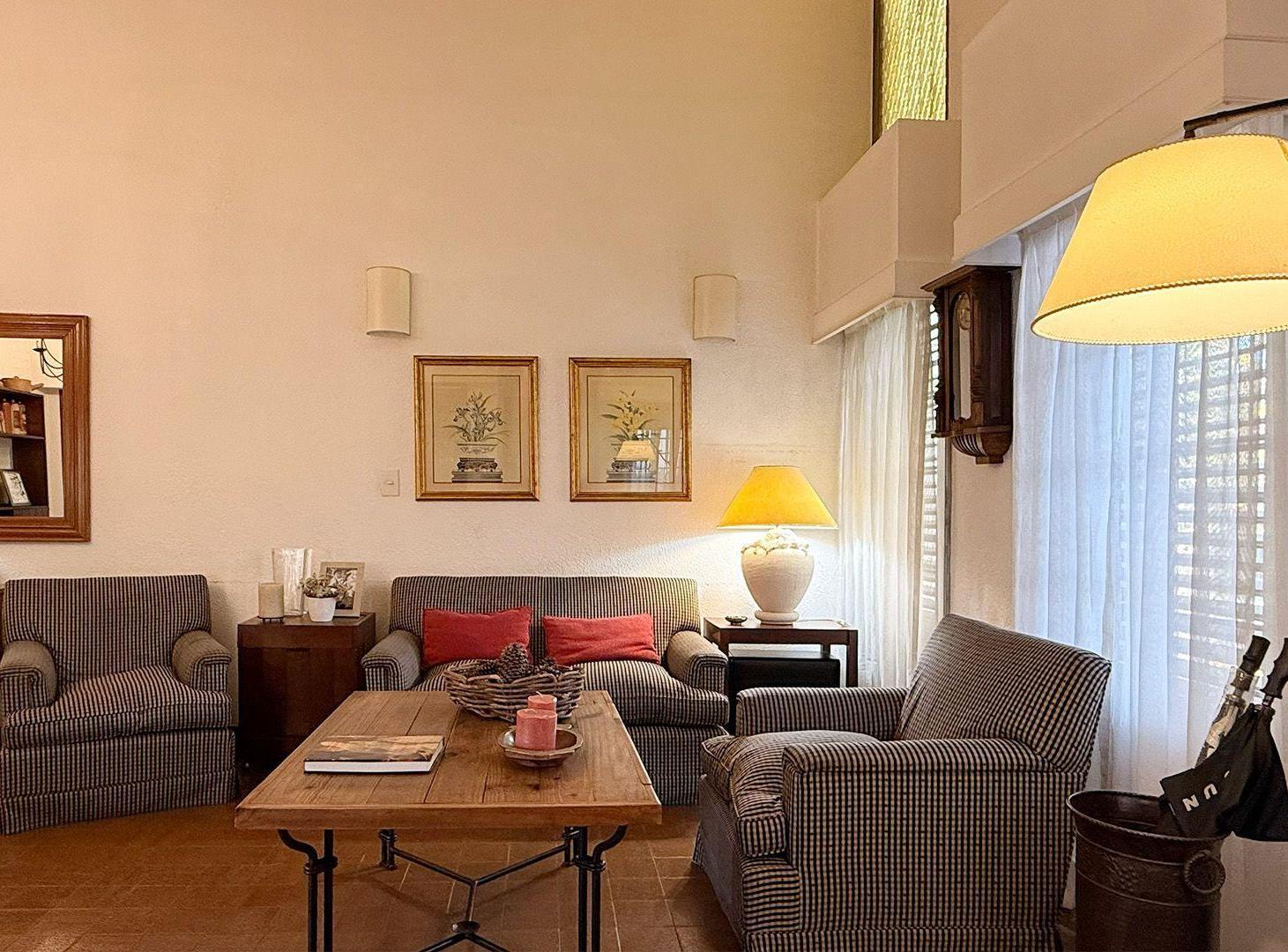 Foto de Venta Casa 4 amb - Castelar - Jardin - Balcon, imagen 3