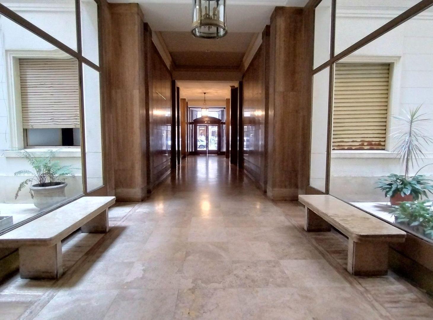 Foto de VENTA OFICINA LUMINOSA LAVALLE 1400 TRIBUNALES, imagen 2