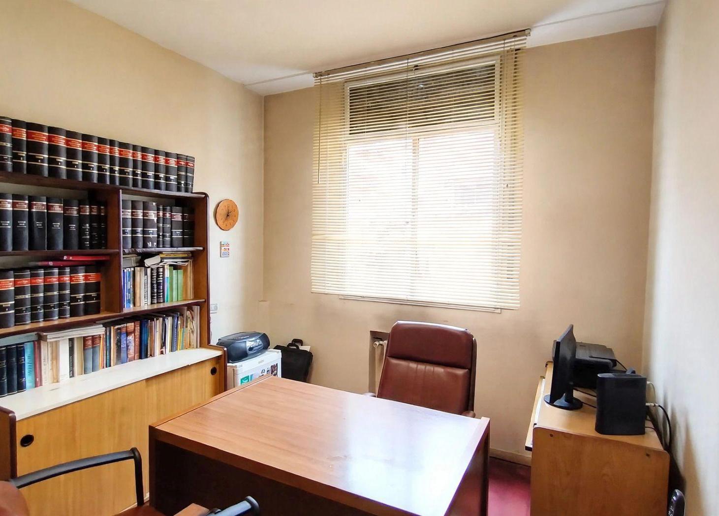 Foto de VENTA OFICINA LUMINOSA LAVALLE 1400 TRIBUNALES, imagen 1